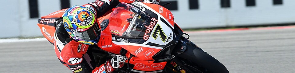 Piloto de Ducati compitiendo en el Campeonato Mundial de Superbikes