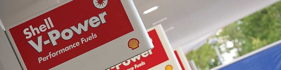 Estacion Shell con señalética de Shell V-Power