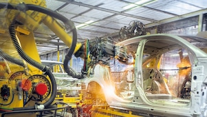 Instalación industrial en actividad, ilustrando las soluciones de lubricación de Shell para el sector de la fabricación