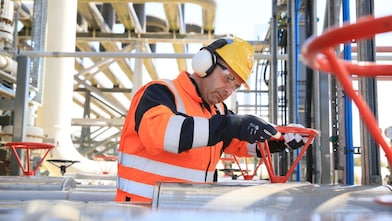 Ingeniero trabajando en un gaseoducto
