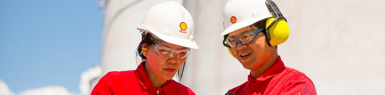 Trabajador con casco