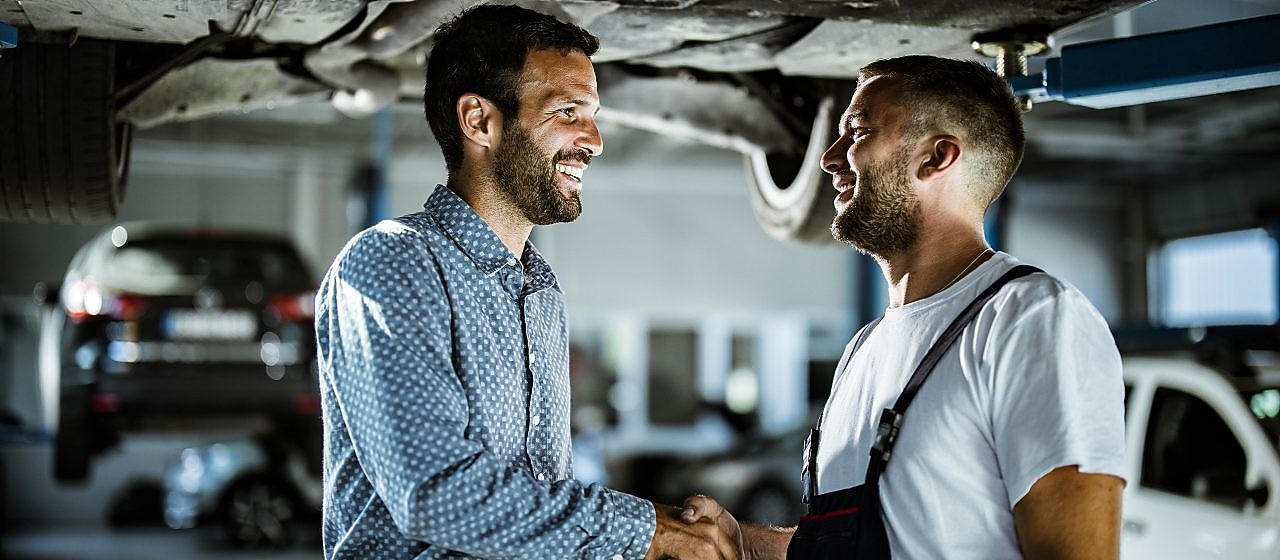 Lubricantes y aceites de motor Shell en un entorno de taller mecánico