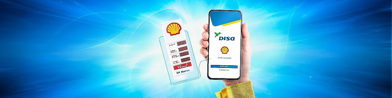 Monolito Shell y mano sujetando móvil mostrando la app Shell.