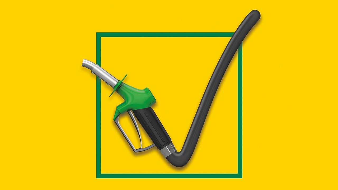 Manguera de surtidor formando el signo de “visto”